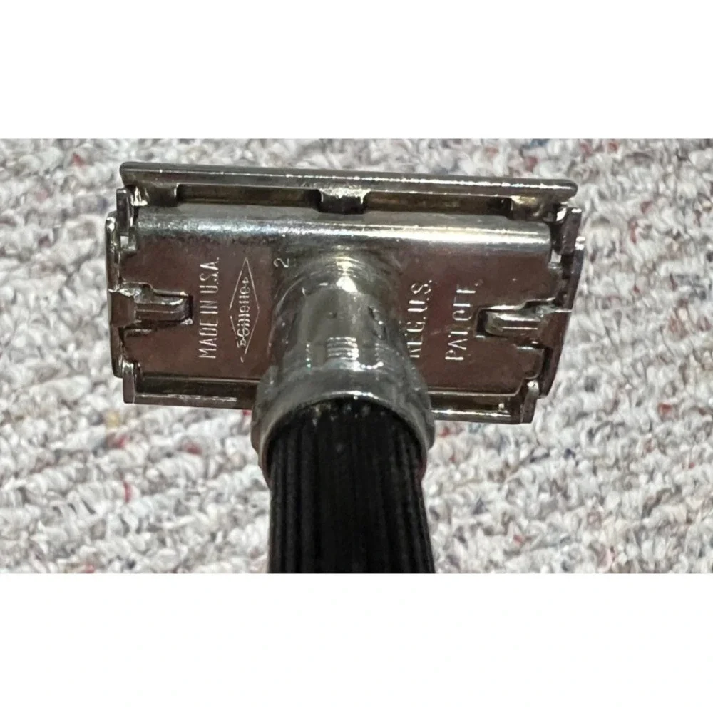 Vintage 1973 Gillette Black Beauty Adjustable Safety Razor T-2 TTO Double Edge